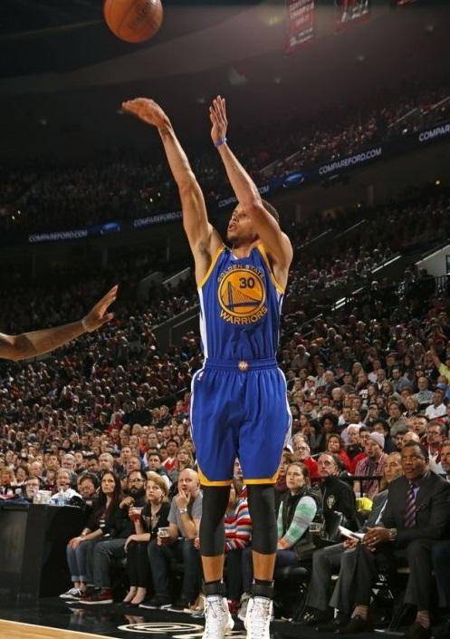 他利用手球 他利用手球