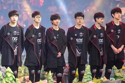 随着泥浆的 随着泥浆的