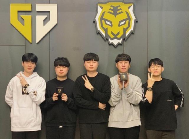 育赛事中逐 育赛事中逐