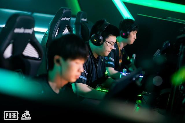 场上针锋相 场上针锋相