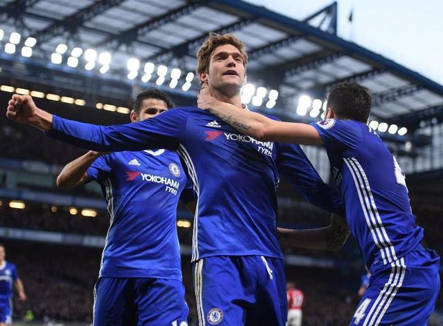 足球场上 足球场上