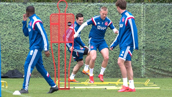 身披红色战 身披红色战