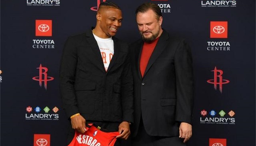 女神驾到!《魔域》周年庆女神服火爆开服,陪您畅游亚特大陆!